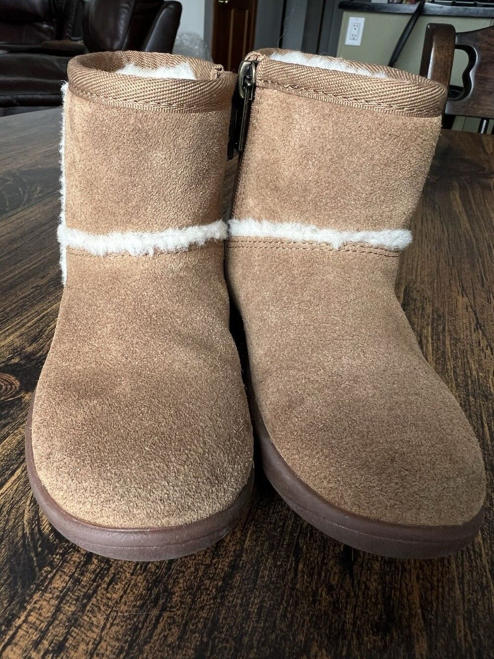 Kids Girls Ugg Classic Zipper Boot, Size 9